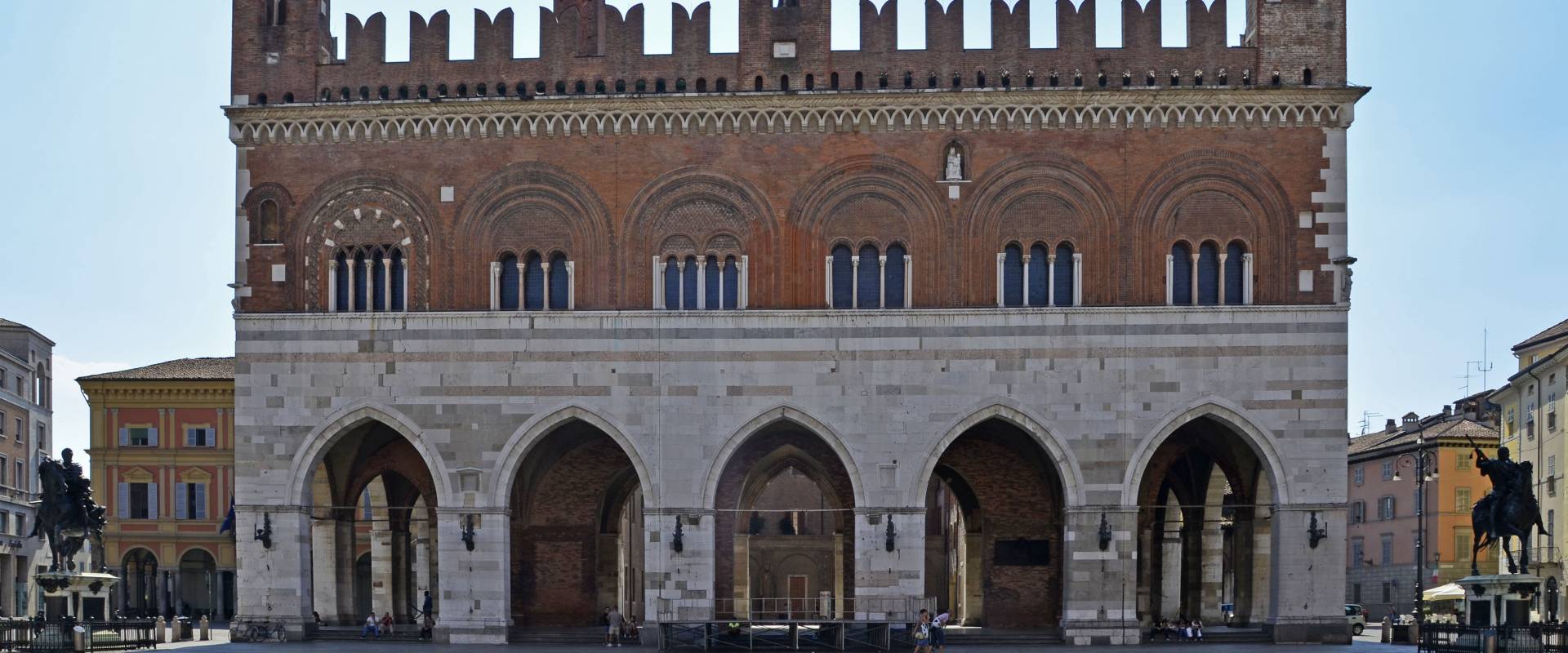 Palazzo Gotico foto di Pierangelo66